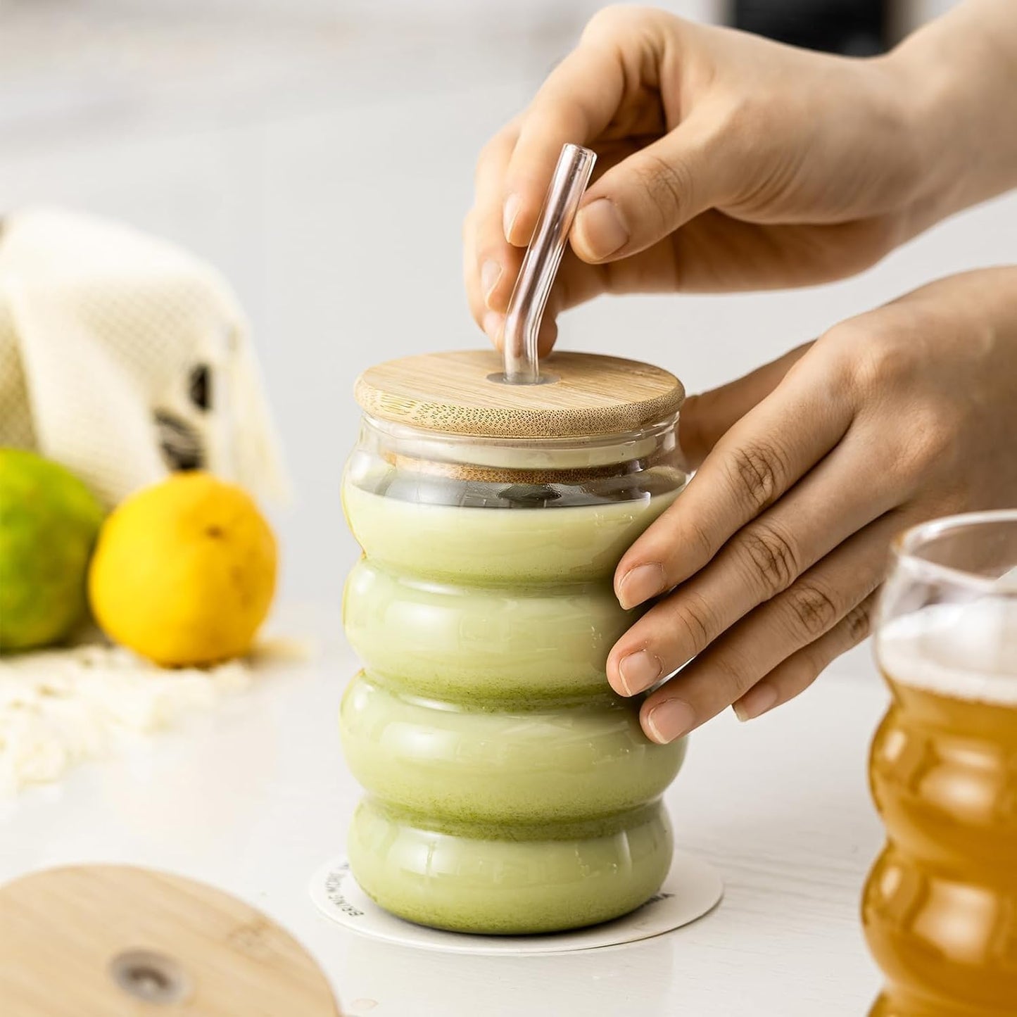 Round wave glass tumbler with glass straw and bamboo lid β 530ml coffee cup