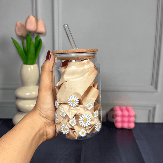 540ml glass jar with daisy floral design and wooden lid with straw