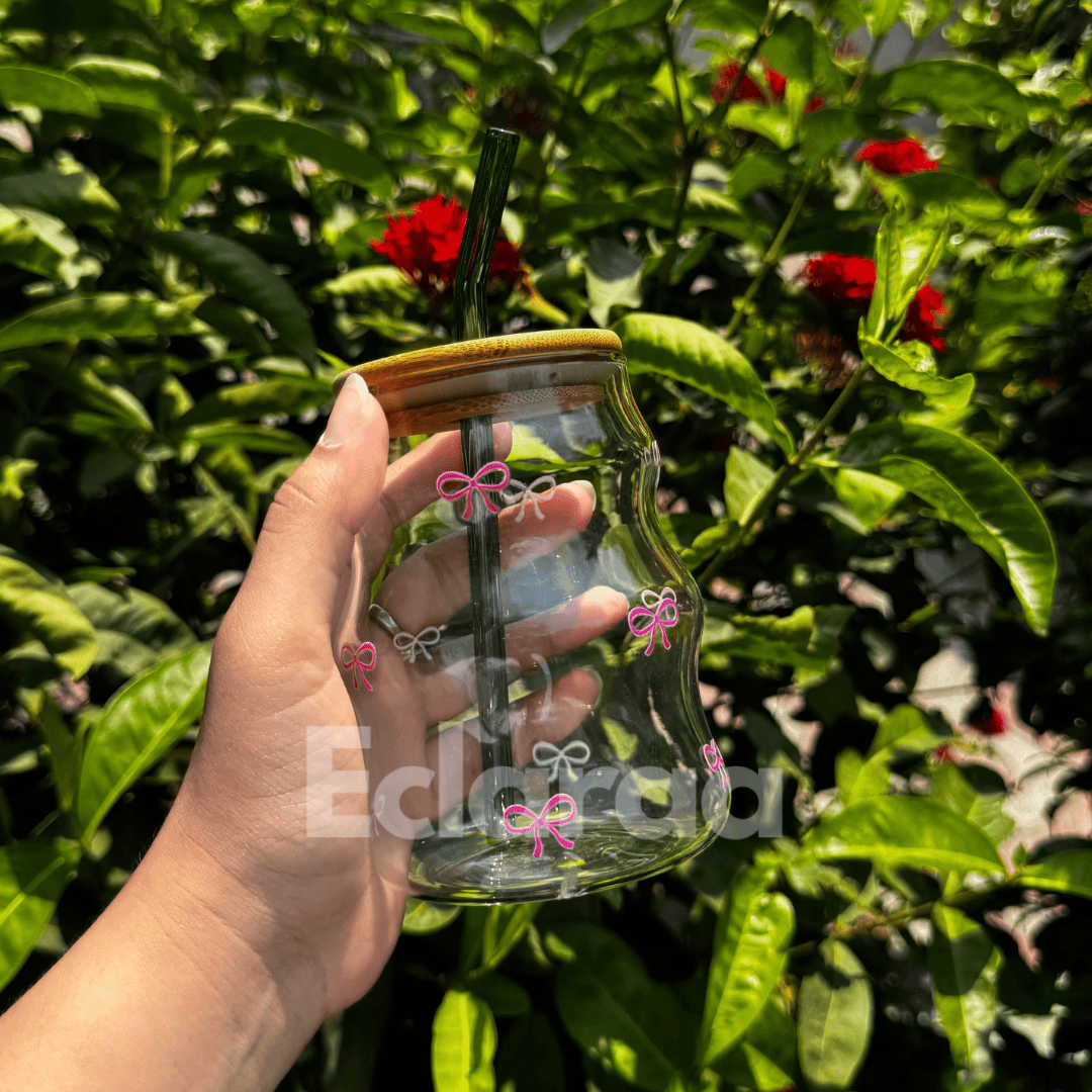 BOW wavy glass tumbler with bamboo lid and straw – 530ml capacity