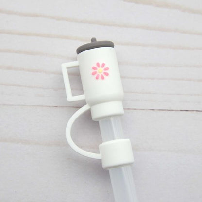 Dustproof straw cap placed on glass tumbler – silicone straw topper in daily use